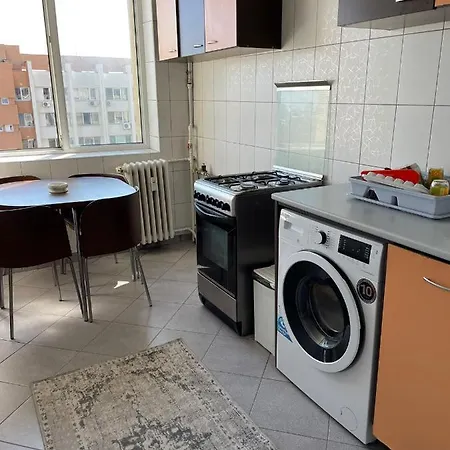 Apartment 2 Camere, Decomandat, Piata Unirii